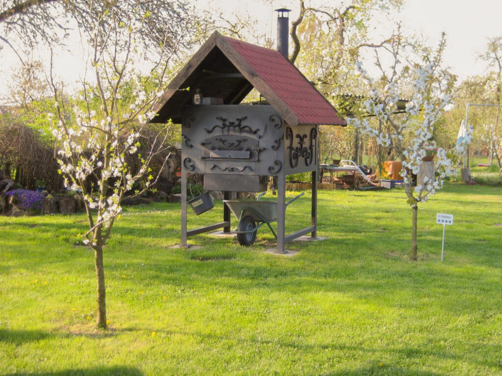 Feldsteinbackofen im märkischen Backofendorf Danewitz, Biesenthal, im schönen Naturpark Barnim, Barnimer Land, Brandenburg.