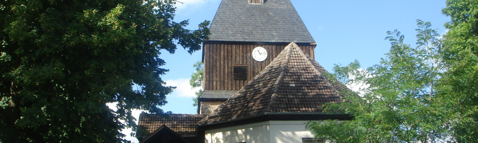3. Dauerausstellung im Skulpturengarten an der Dorfkirche Wandlitz